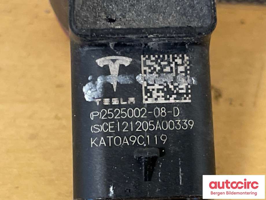 Parkeringssensor foran til Tesla Model Y 2021-2024 (Type I)  (TESLA|2525002-08-D|)