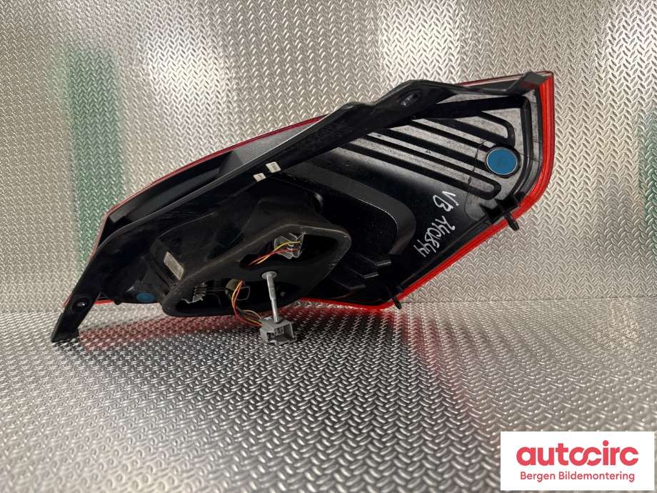 Baklykt venstre til Ford Fiesta 2013-2017 (Type VI, Fase 2)  (FORD|1877011|)