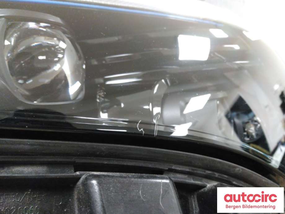 Frontlykt høyre halogen til Mercedes EQC 2019-->> (MERCEDES|A 293 906 82 00|)