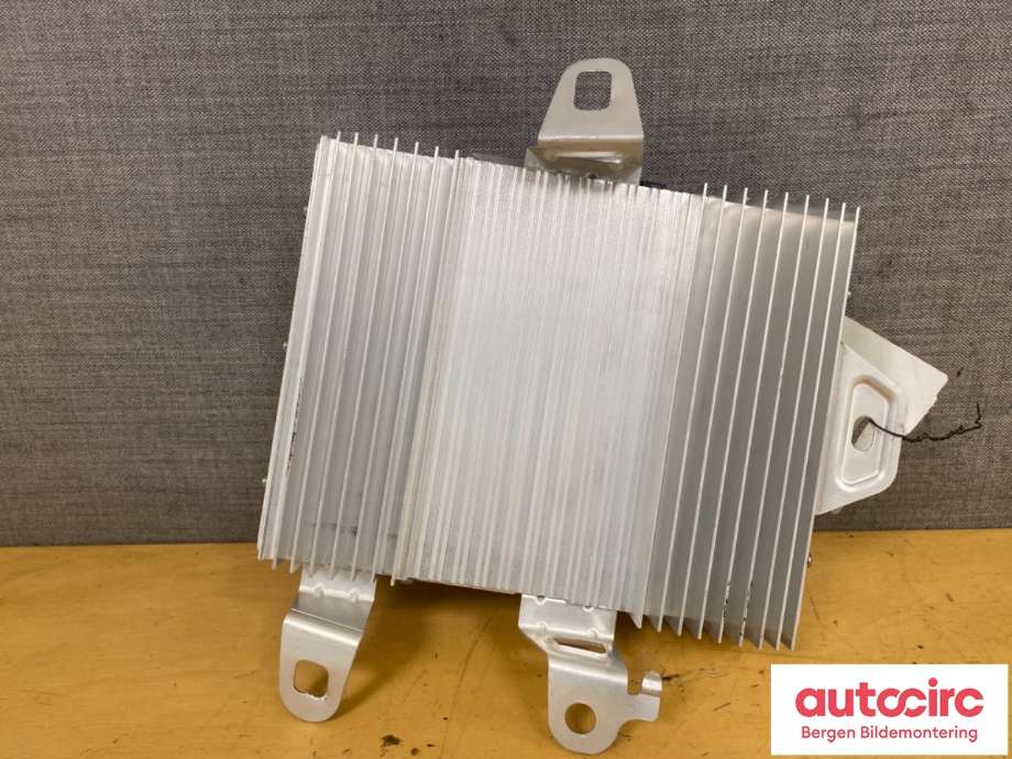 Bilstereo forsterker til Tesla Model Y 2021-2024 (Type I)  (TESLA|1507152-00-A|)