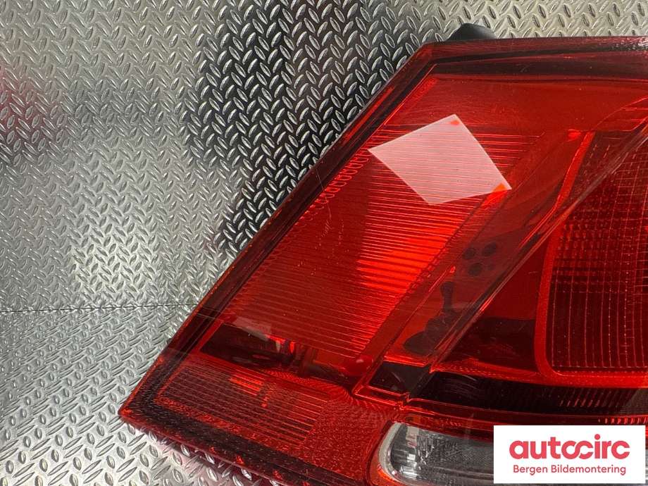 Baklykt venstre til VW Golf VII 2012-2017 (Fase 1)  (VOLKSWAGEN|5G0 945 095 P|)
