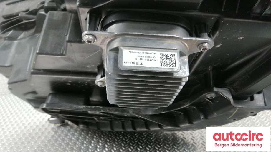 Frontlykt venstre halogen til Tesla Model 3 2018-2023 (Fase 1)  (TESLA|1514952-00-C|1514952-01-C|)