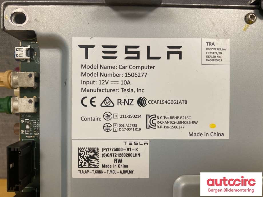 Instrument diverse til Tesla Model Y 2021-2024 (Type I)  (TESLA|1775000-S1-K||1521482-01-D)