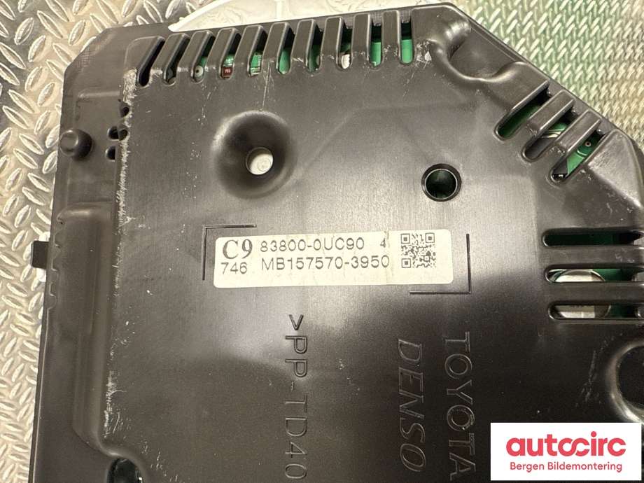 Instrumentpanel til Toyota Yaris 2014-2020 (Type III, Fase 2)  (TOYOTA|838000UC90|)