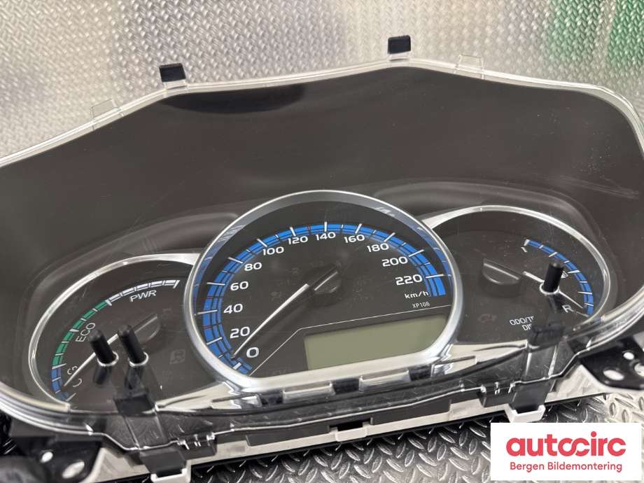 Instrumentpanel til Toyota Yaris 2014-2020 (Type III, Fase 2)  (TOYOTA|838000UC90|)