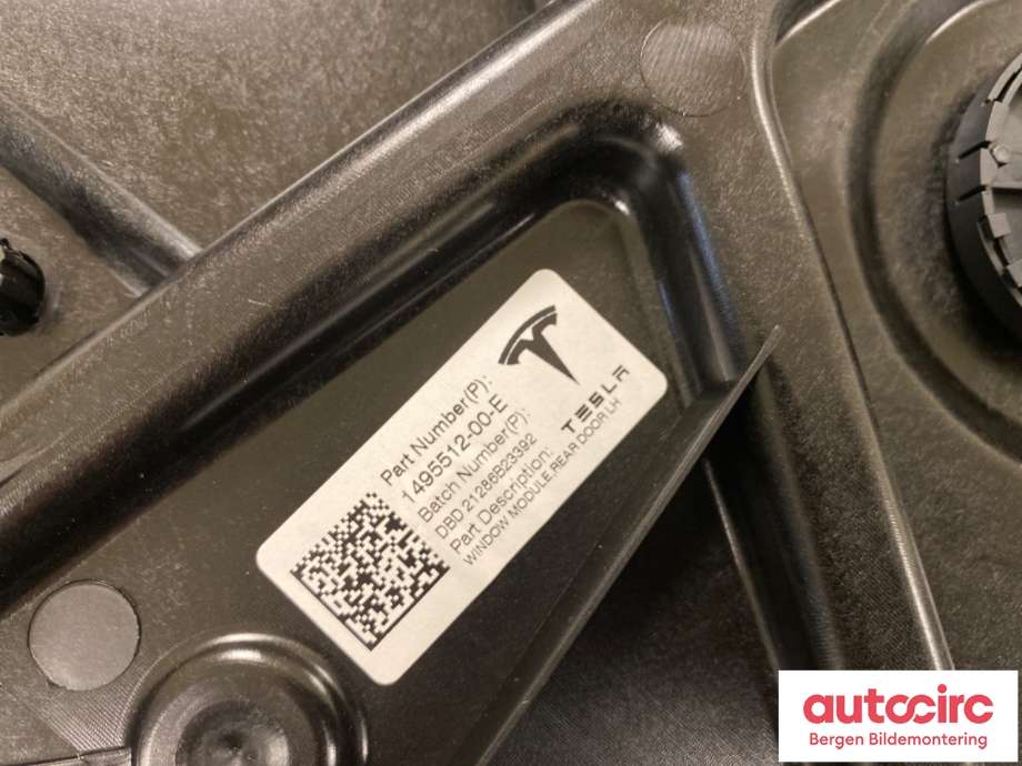 Ruteheis til Tesla Model Y 2021-2024 (Type I)  (TESLA|1526806-00-C||1495512-00-E)