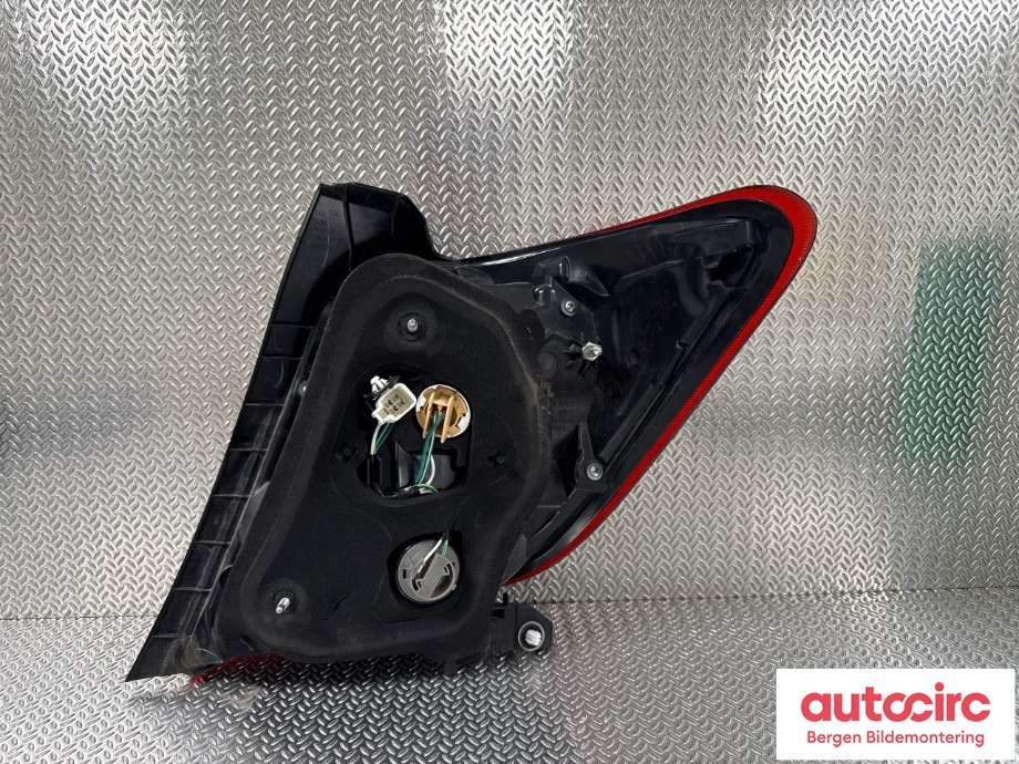Baklykt venstre til Toyota Yaris 2014-2020 (Type III, Fase 2) (TOYOTA|815610D600|)