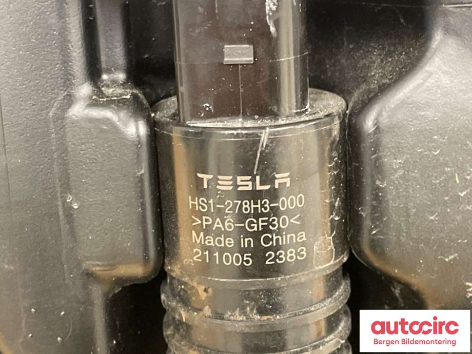 Spylertank til Tesla Model Y 2021-2024 (Type I) (TESLA|1607948-00-A|)