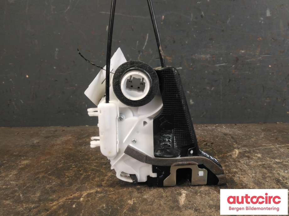 Låsekasse høyre til Toyota Yaris 2014-2020 (Type III, Fase 2)  (TOYOTA|690500D310|)