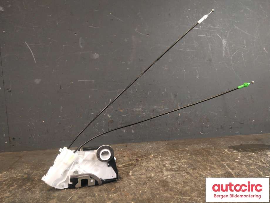 Låsekasse høyre til Toyota Yaris 2014-2020 (Type III, Fase 2)  (TOYOTA|690300D540|)