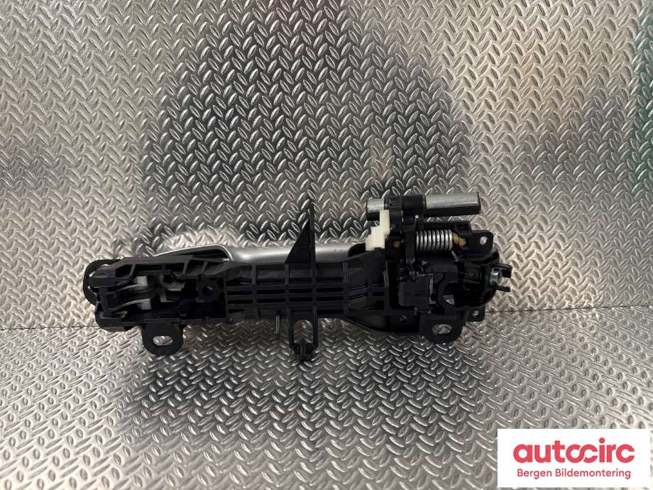 Dørhåndtak utv høyre foran til Toyota Yaris 2014-2020 (Type III, Fase 2)  (TOYOTA|692010D050|692110D904|692170D912)
