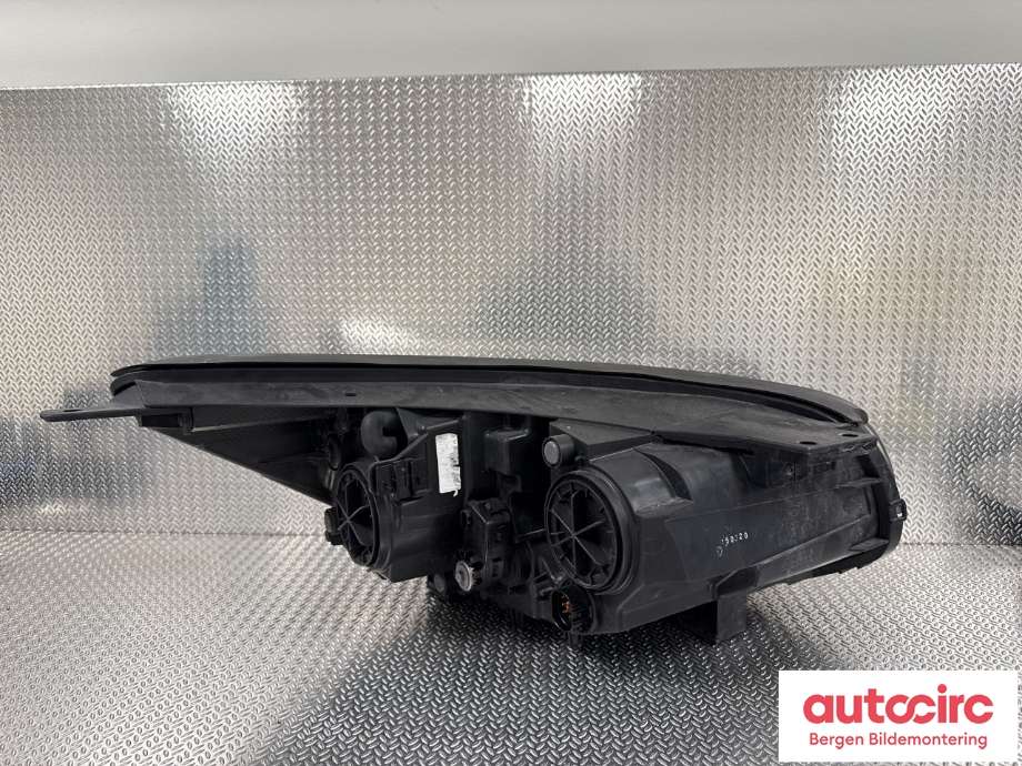 Frontlykt venstre halogen til Kia Soul 2014-2019 (Type II) (KIA|92101E 40101D|)
