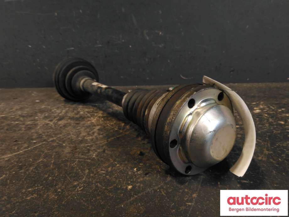 Drivaksel venstre foran til VW Caddy 2010-2015 (Type III, Fase 2) (VOLKSWAGEN|2K3 407 271 B|)