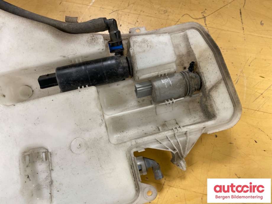 Spylertank til BMW 3-Serie 2005-2011 (E90/E91/E92/E93) (E90/E91/E92/E93) (BMW|61 67 7 238 668|)