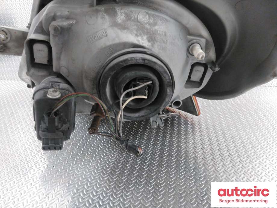 Frontlykt høyre halogen til Renault Trafic 2001-2006  (RENAULT|7700311372|)