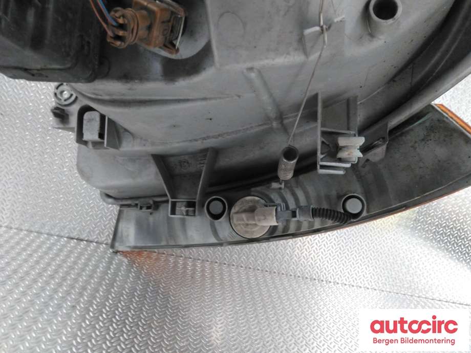 Frontlykt høyre halogen til Renault Trafic 2001-2006  (RENAULT|7700311372|)