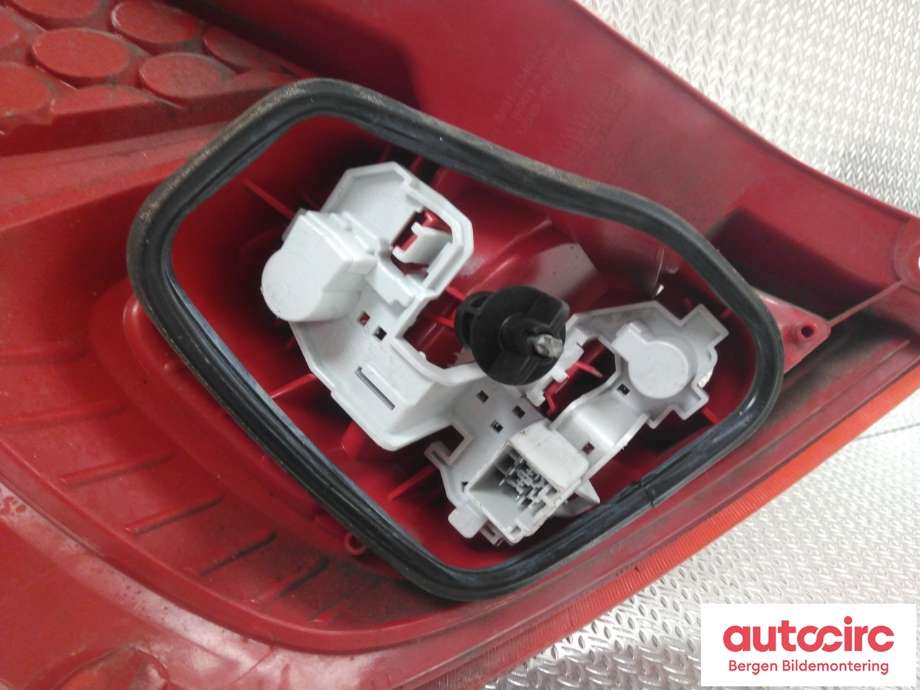 Baklykt høyre til Ford Fiesta 2008-2012 (Type VI, Fase 1)  (FORD|1709552||8A61-13A602-AB)