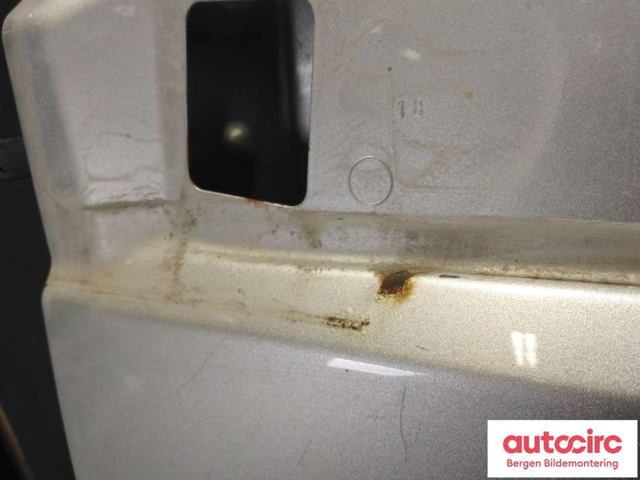 Dør venstre foran til VW Transporter / Caravelle 2009-2015 (Fase 2) (T5) (T5) (VOLKSWAGEN|7E0 831 055 G|)