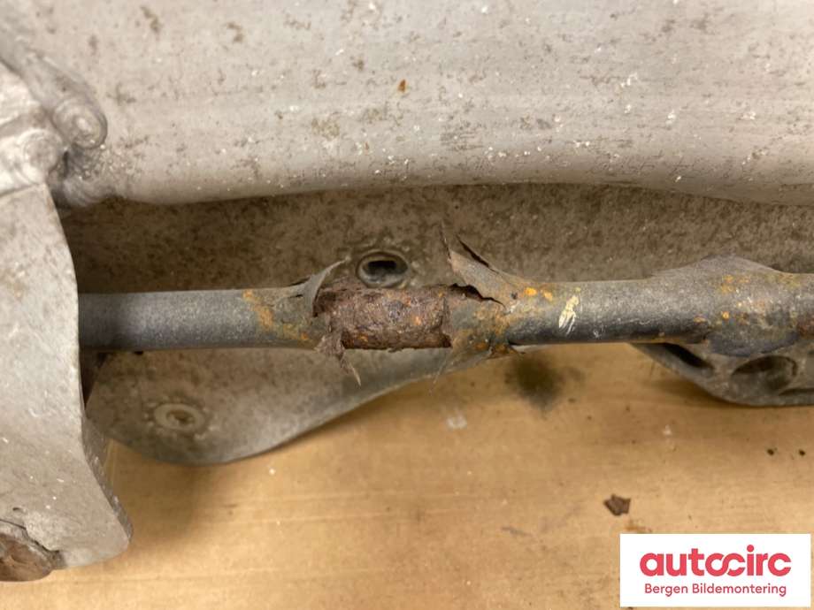 Bakaksel til Audi A8 2003-2010 (Type II)  (AUDI|4E0 505 235 H||4E0 505 235 F)