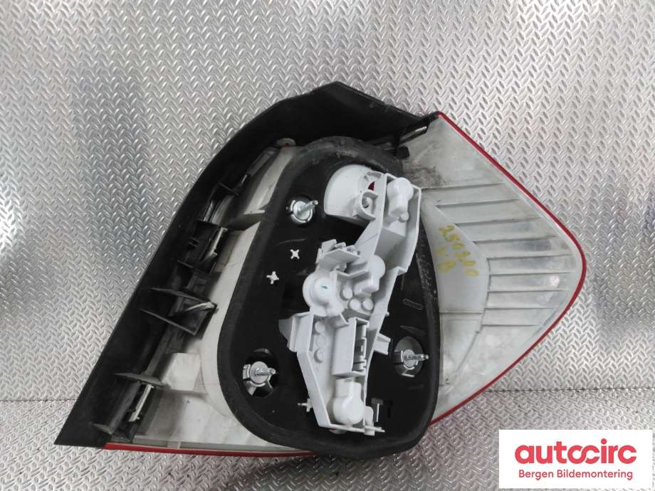 Baklykt venstre til BMW 1-Serie 2004-2011 (E81/E82/E87/E88) (E81/E82/E87/E88) (BMW|63 21 7 164 955|)