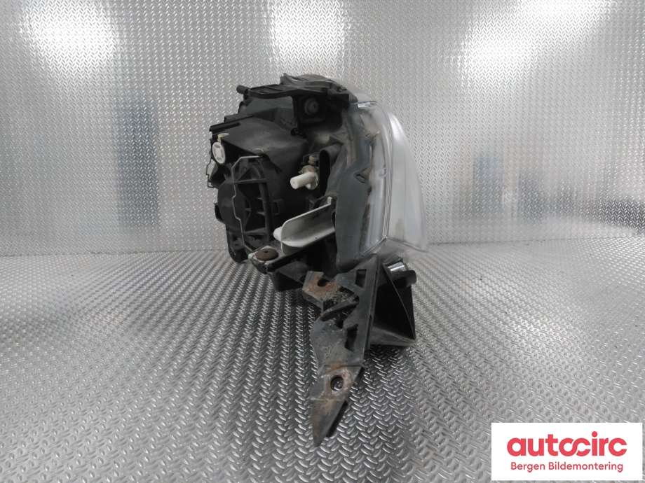 Frontlykt høyre halogen til BMW 1-Serie 2004-2011 (E81/E82/E87/E88) (E81/E82/E87/E88) (BMW|63 11 7 249 650|)