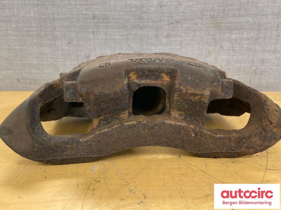 Bremsecaliper høyre foran til Volvo XC90 2002-2006 (Type I, Fase 1)  (VOLVO|8252178|)