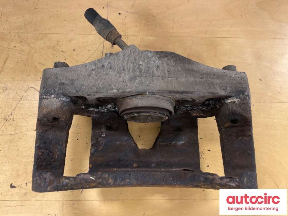 Bremsecaliper venstre foran til Volvo XC90 2002-2006 (Type I, Fase 1)  (VOLVO|8252177|)