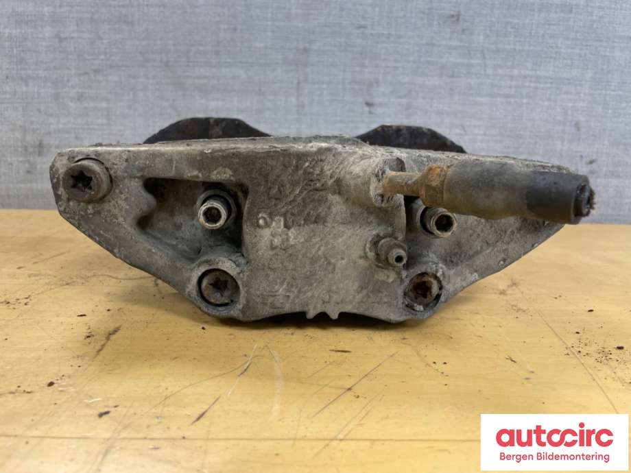 Bremsecaliper venstre foran til Volvo XC90 2002-2006 (Type I, Fase 1)  (VOLVO|8252177|)