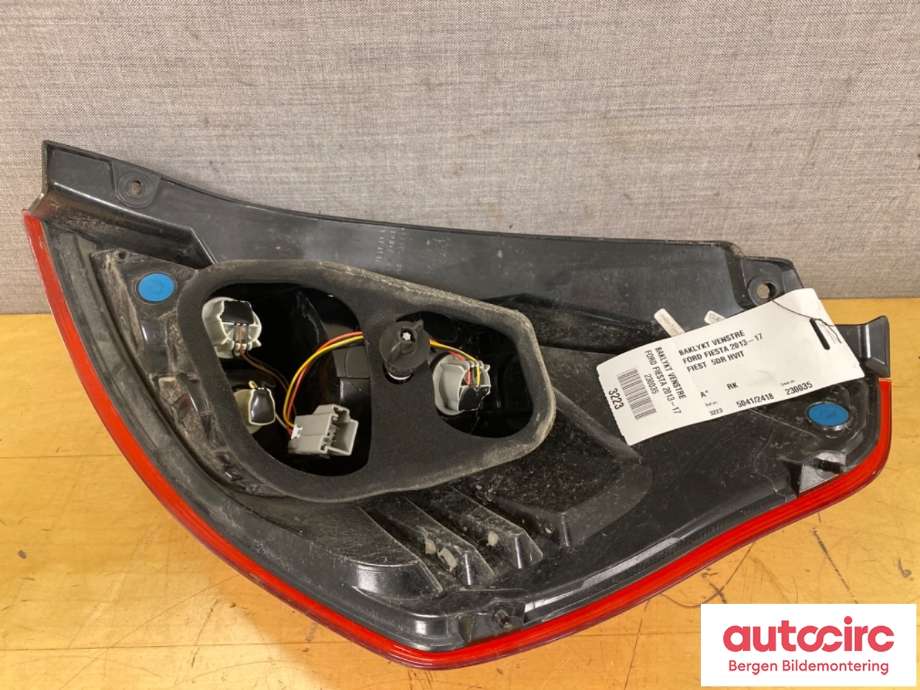 Baklykt venstre til Ford Fiesta 2013-2017 (Type VI, Fase 2)  (FORD|C1BB-13405-AE|1877011|)