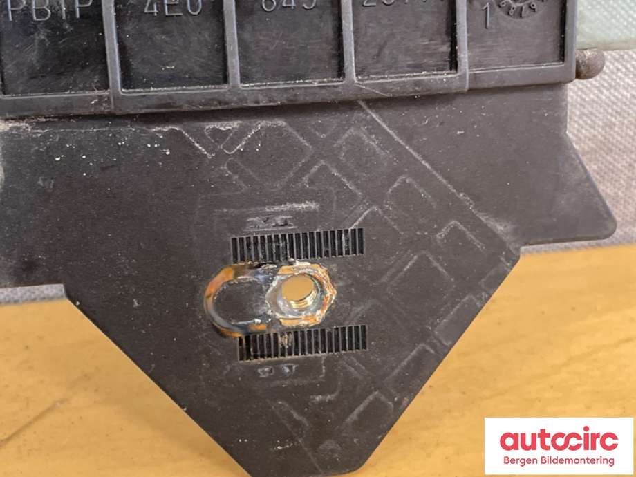 Siderute venstre foran til Audi A8 2003-2010 (Type II) (AUDI|4E0 845 021 F|)