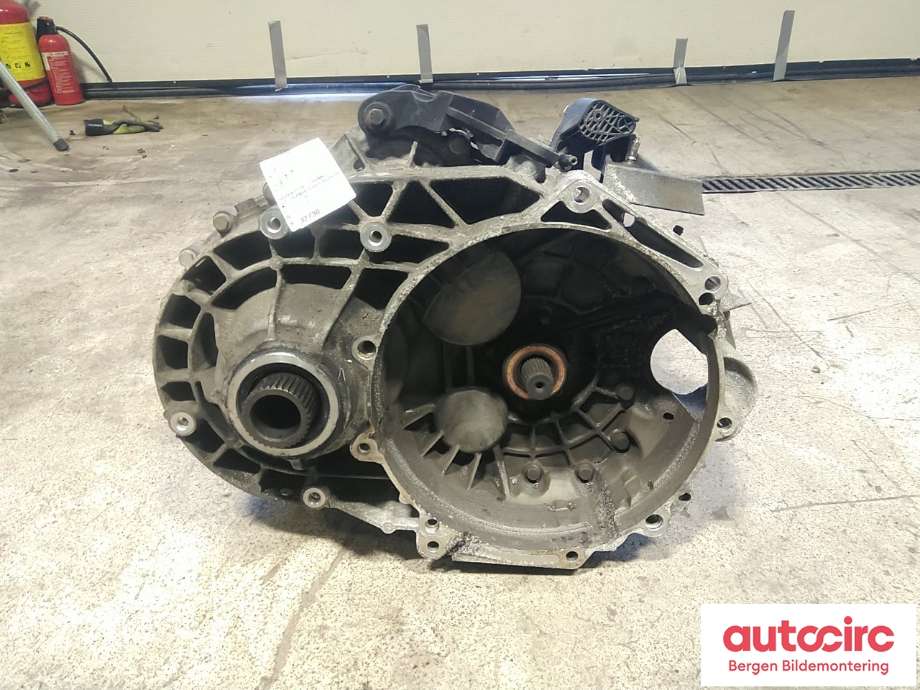 Girkasse manuell 6-trinn til VW Transporter / Caravelle 2015-2019 (T6) (T6) (VOLKSWAGEN|0A5 300 012 M|)