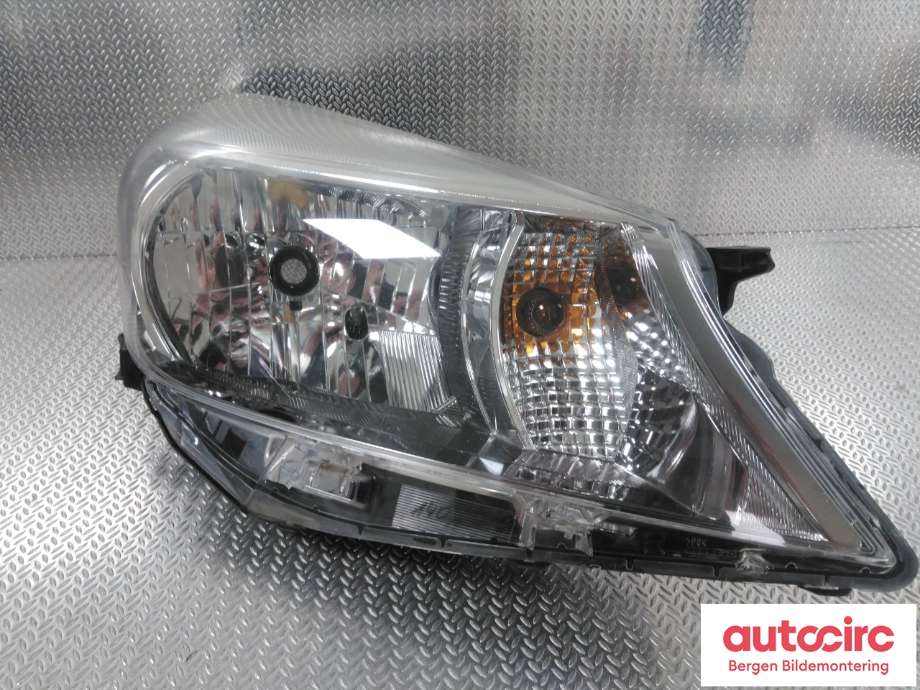 Frontlykt høyre halogen til Toyota Yaris 2012-2014 (Type III, Fase 1)  (811300D450|)
