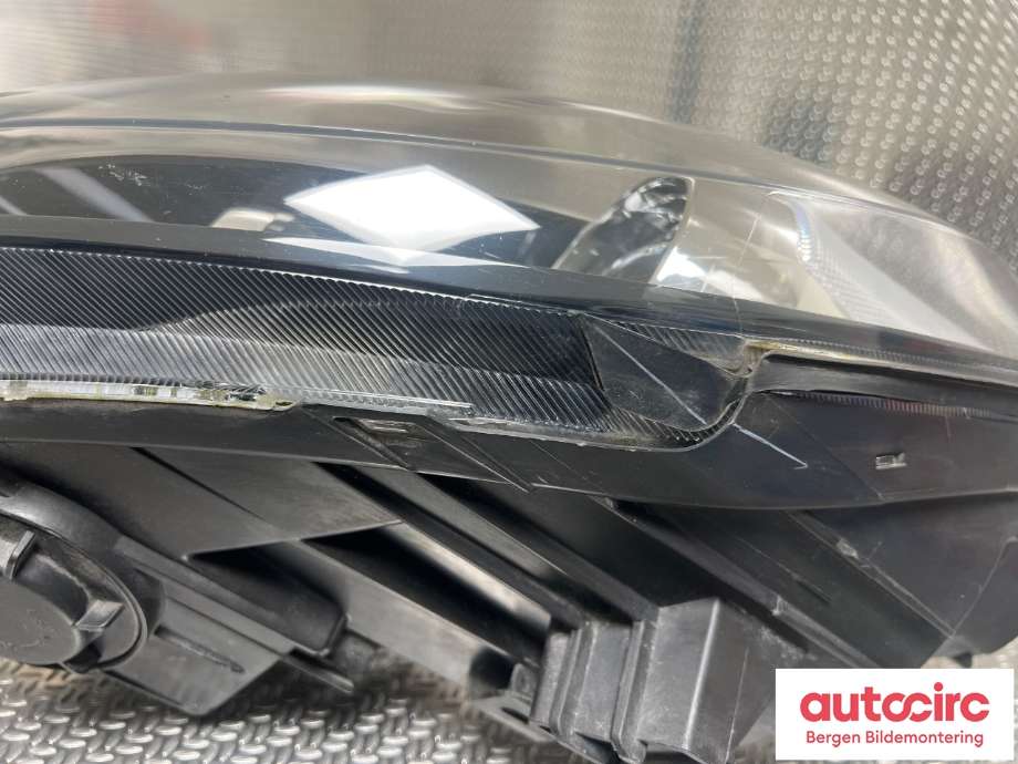 Frontlykt venstre halogen til Kia Sportage 2010-2016 (Type III) (KIA|92101 3U250|)