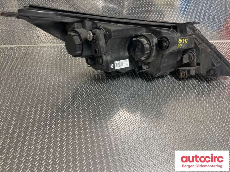 Frontlykt venstre halogen til Kia Sportage 2010-2016 (Type III) (KIA|92101 3U250|)