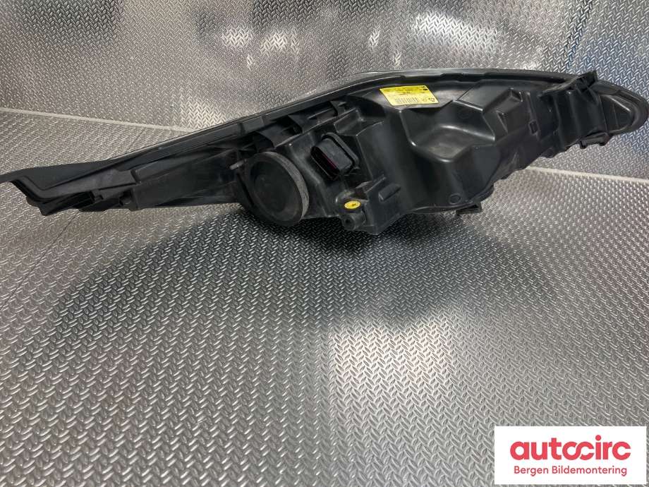 Frontlykt venstre halogen til Ford Fiesta 2008-2012 (Type VI, Fase 1)  (FORD|1740028|8A61-13W030-CH|)