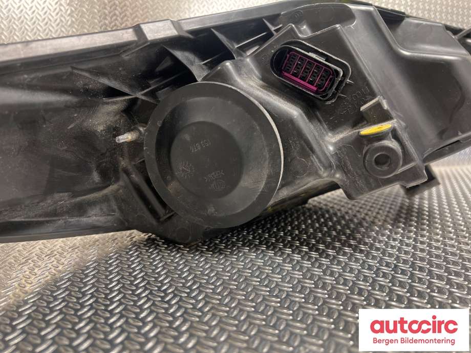 Frontlykt venstre halogen til Ford Fiesta 2008-2012 (Type VI, Fase 1)  (FORD|1740028|8A61-13W030-CH|)