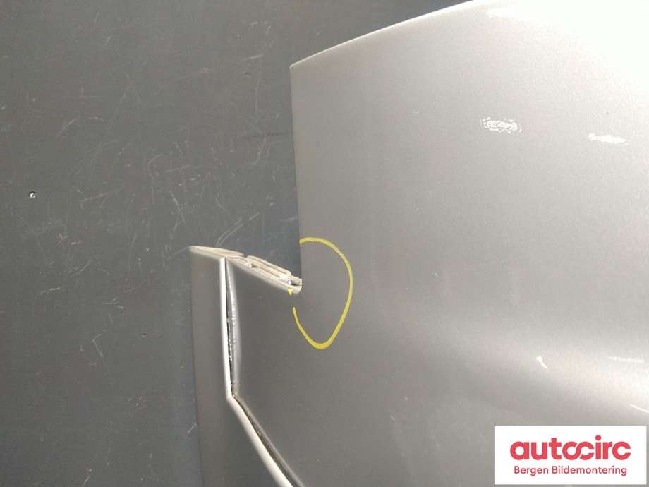 Støtfanger foran til Audi A6, Allroad 2006-2008 (Type II, Fase 1) (C6) (C6) (AUDI|4F0 807 105 M|)