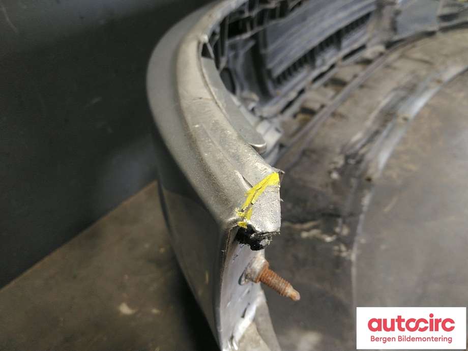 Støtfanger foran til Audi A6, Allroad 2006-2008 (Type II, Fase 1) (C6) (C6) (AUDI|4F0 807 105 M|)