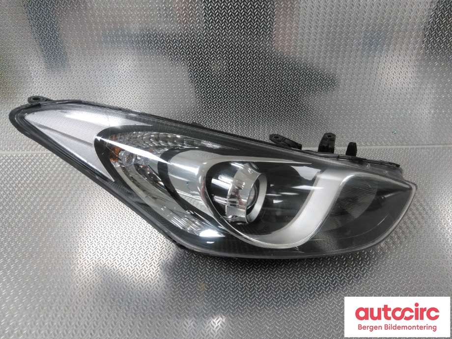 Frontlykt høyre halogen til Hyundai i30 2012-2017 (Type II) (HYUNDAI|92102A 6100|)