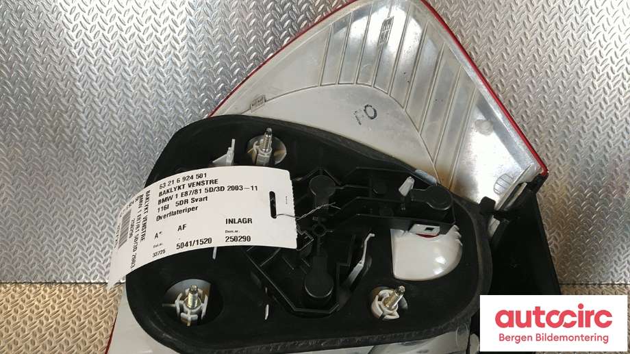 Baklykt venstre til BMW 1-Serie 2004-2011 (E81/E82/E87/E88) (E81/E82/E87/E88) (BMW|63 21 6 924 501|)