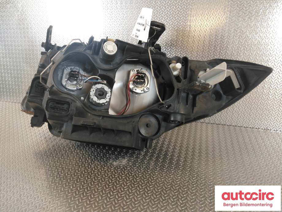 Frontlykt høyre halogen til BMW 1-Serie 2004-2011 (E81/E82/E87/E88) (E81/E82/E87/E88) (BMW|63 12 6 924 486|)