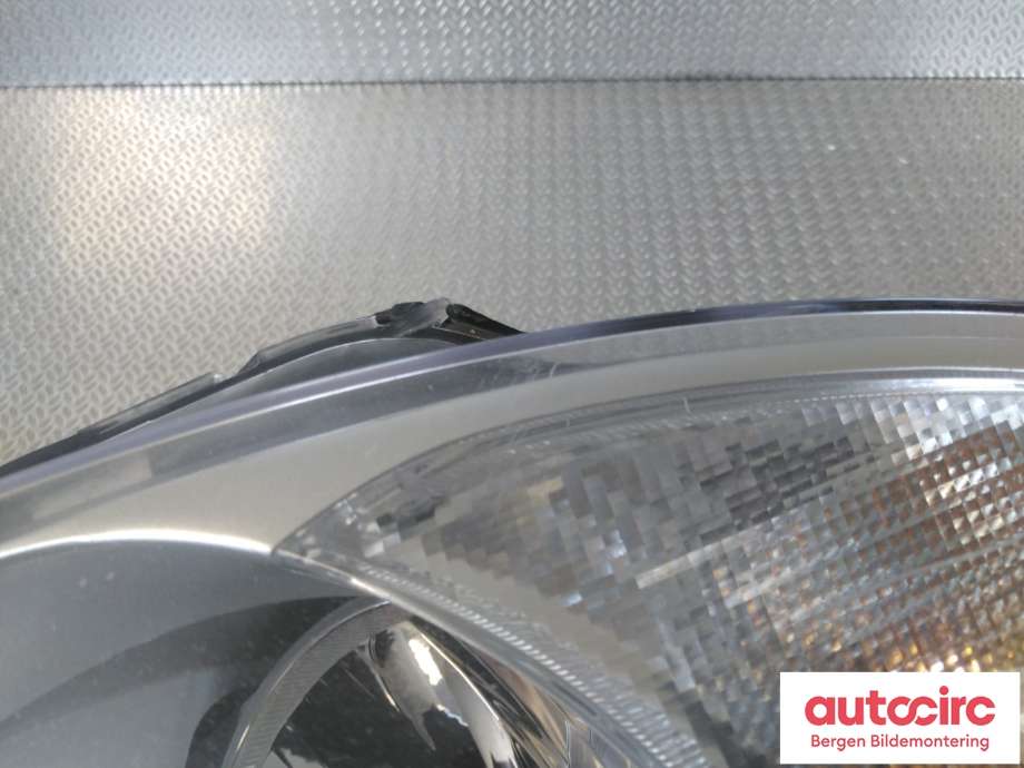 Frontlykt høyre halogen til BMW 1-Serie 2004-2011 (E81/E82/E87/E88) (E81/E82/E87/E88) (BMW|63 12 6 924 486|)