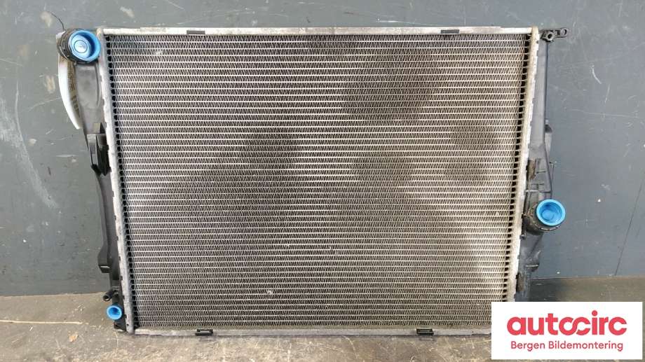 Radiator (manuell gir) til BMW 1-Serie 2004-2011 (E81/E82/E87/E88) (E81/E82/E87/E88) (BMW|17 11 7 553 111|)