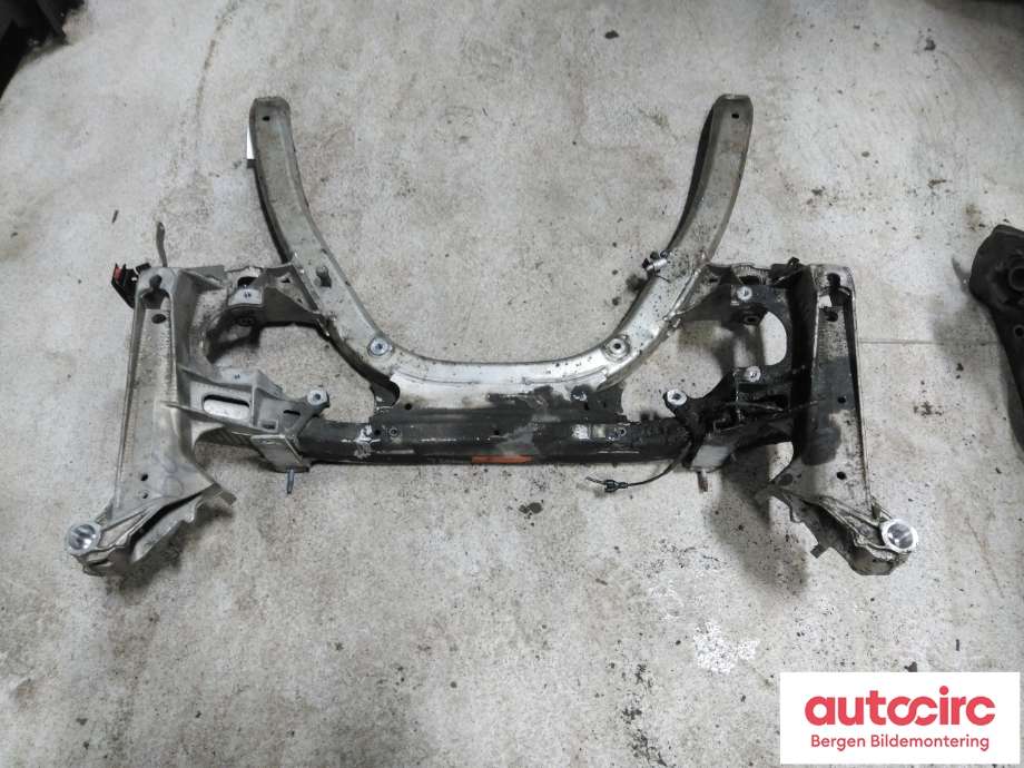 Travers foran hoved til BMW 5-Serie 2003-2010 (E60/E61) (E60/E61) (BMW|31 11 6 782 458|)