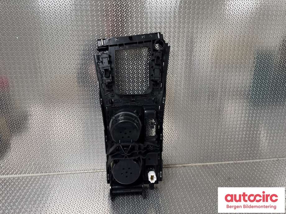 Dashbord koppholder til VW e-Golf 2017-2020 (Fase 2)  (VOLKSWAGEN|5G1 864 263 AT|)