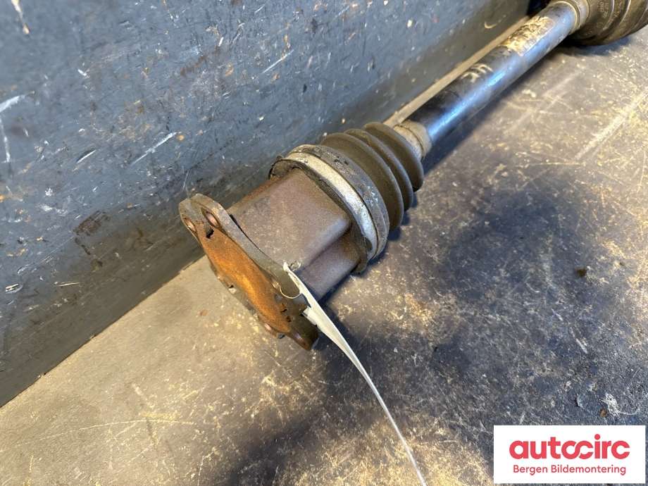 Drivaksel høyre foran til Audi A6 2005-2008 (Type III, Fase 1) (C6) (C6) (AUDI|4F0 407 272 J|)