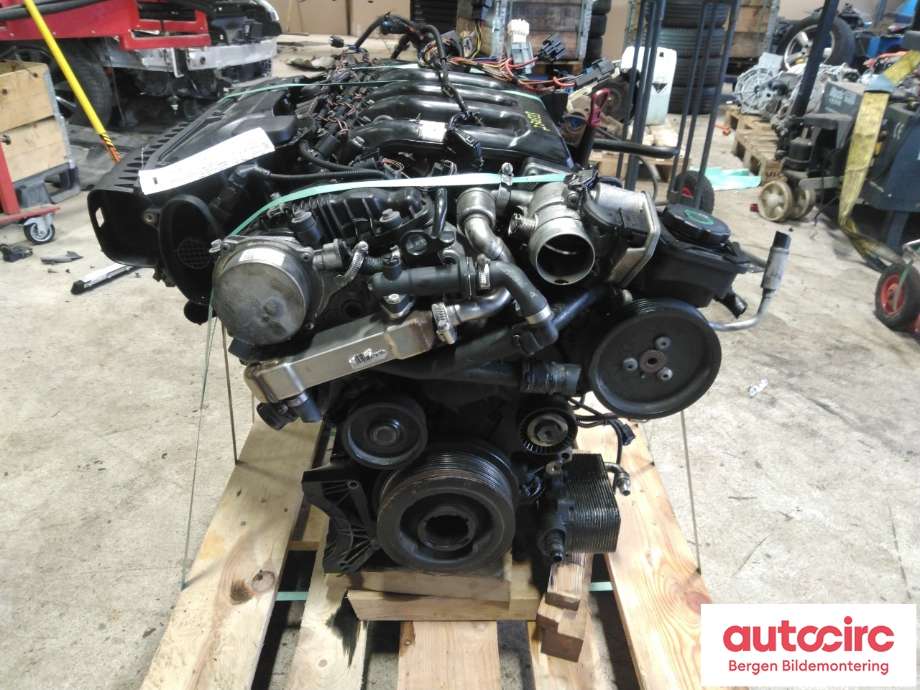 Motor diesel til BMW 5-Serie 2003-2010 (E60/E61) (E60/E61) (BMW|11 00 7 789 800|)