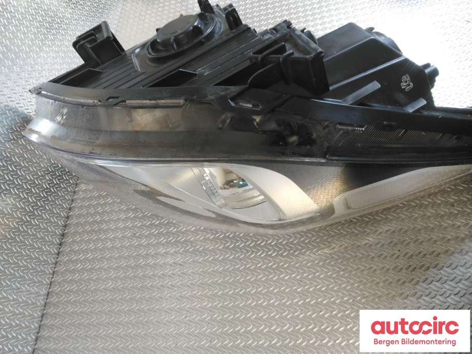 Frontlykt høyre halogen til Kia Soul 2014-2019 (Type II)  (KIA|92102E 40101D|)