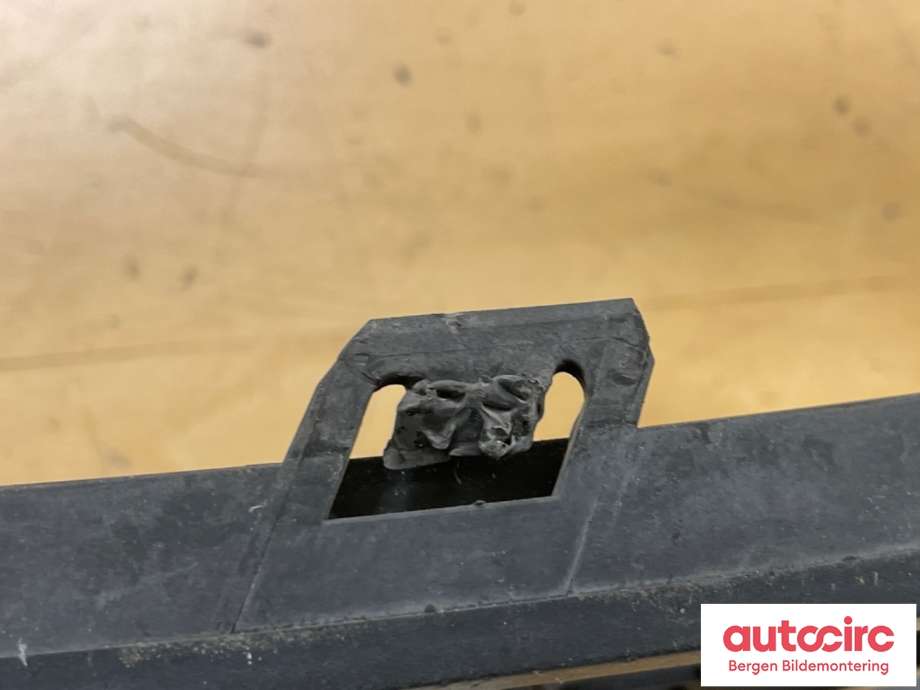 Frontlyktehus til BMW 1-Serie 2011-2015 (Fase 1) (F20/F21) (F20/F21) (BMW|51 11 8 048 968|)