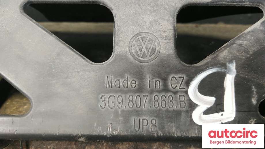 Diverse deler til VW Passat 2015-2019 (Fase 1) (B8) (B8) (VOLKSWAGEN|3G9 807 863 B|)